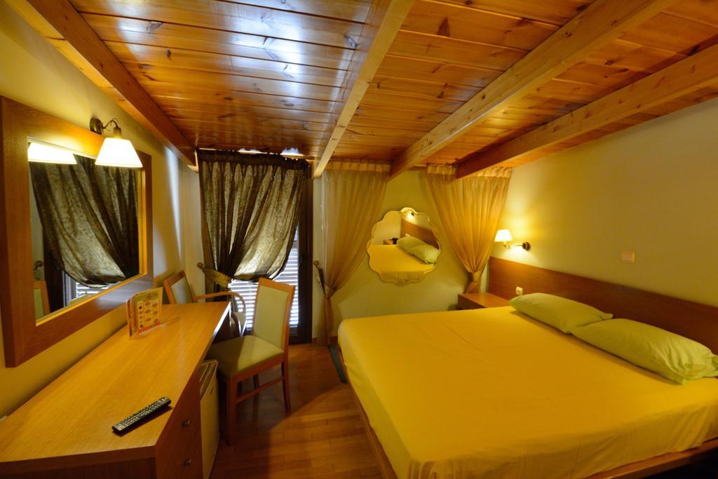 Hotel Chris Atena Exterior foto