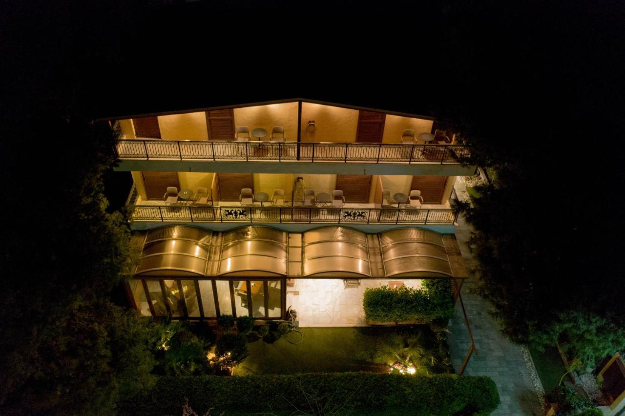 Hotel Chris Atena Exterior foto